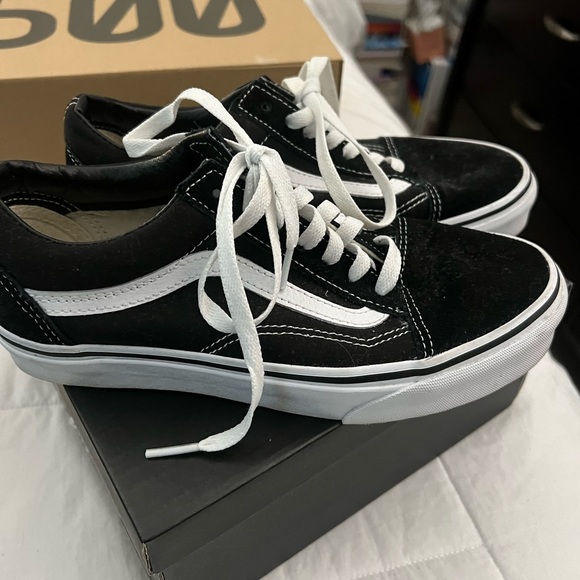 Vans - Picture 2 of 2